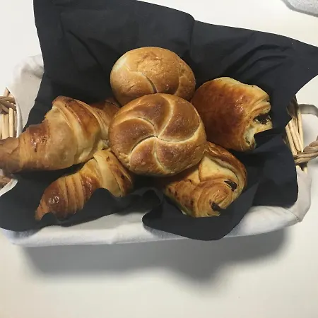 V E R O N E - & - - Rocourt 2* لييج