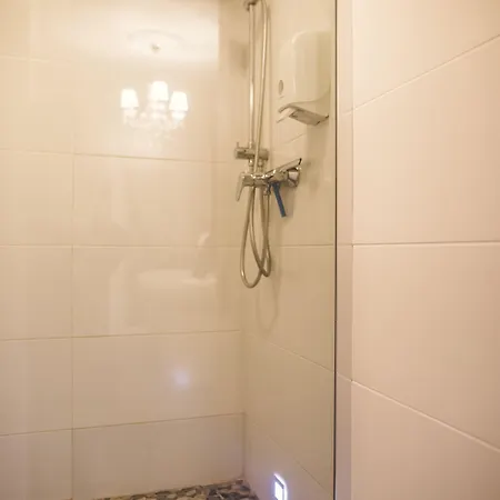 V E R O N E - & - - Rocourt 2* لييج