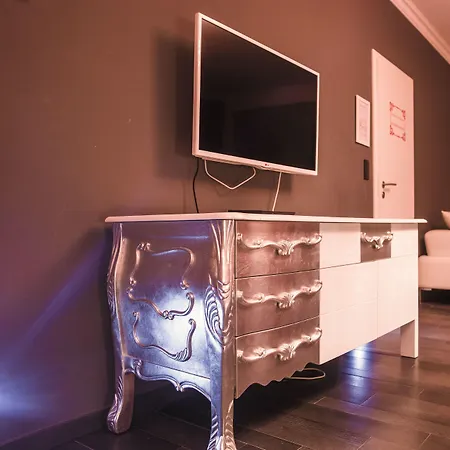 V E R O N E - & - - Rocourt فندق