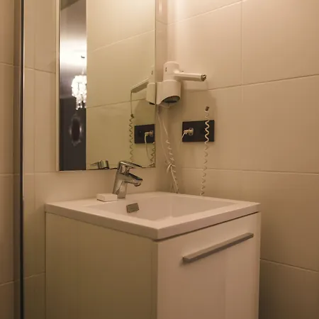 Hotel V E R O N E - & - - Rocourt