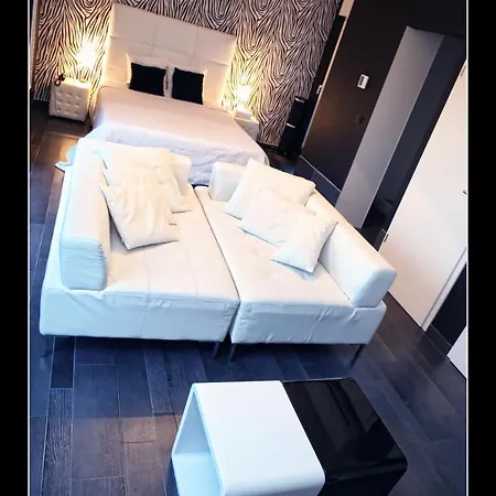 V E R O N E - & - - Rocourt 2*