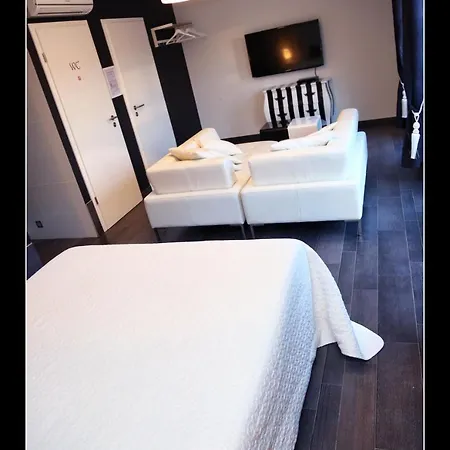 V E R O N E - & - - Rocourt 2*