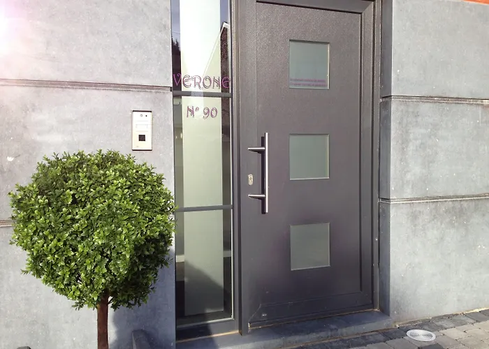 V E R O N E - & - - Rocourt ホテル 2*